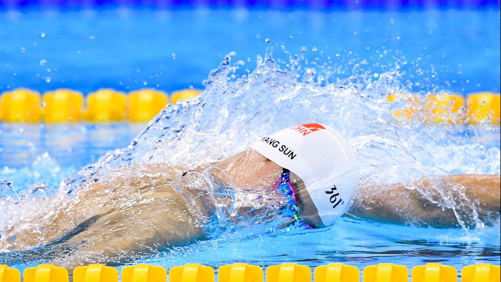 绿茵场上的绝杀与羽毛球场的高光，体育精神的东方交响