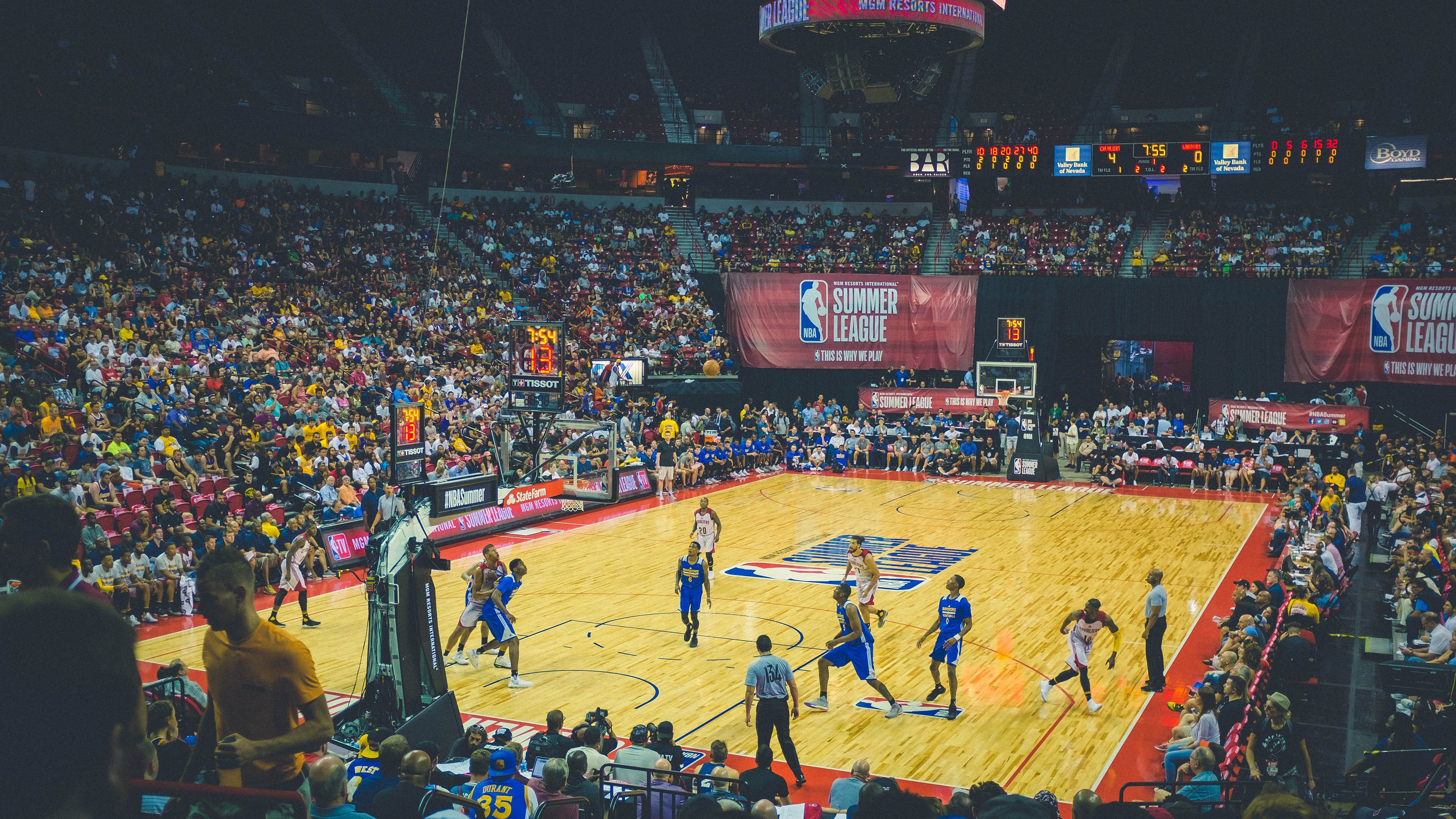 东方巨龙横跨太平洋，福建队碾压公牛，王哲林高光闪耀中美篮球对话